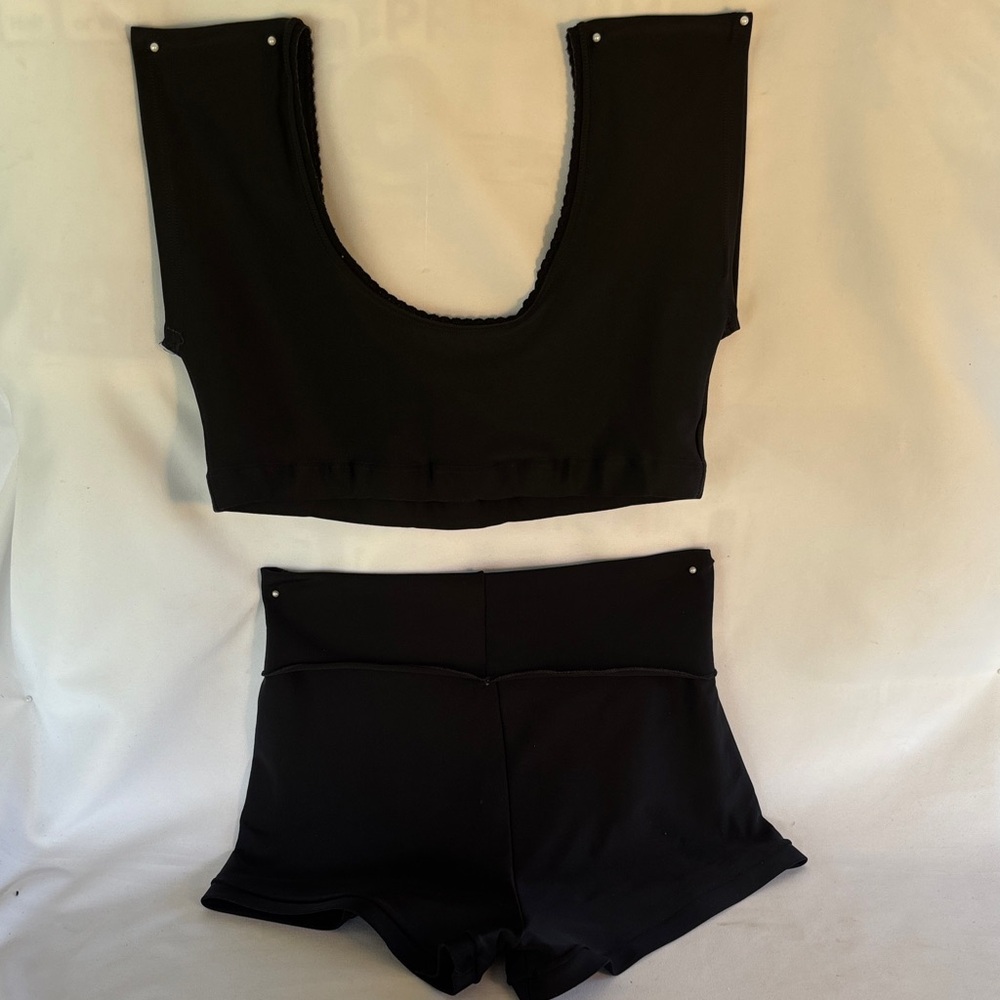 VINTAGE 1980โs BRAZILIAN BRAND โJUMPโ BLACK CROP TOP & SHORTS SET SIZE 8 - Picture 8 of 16